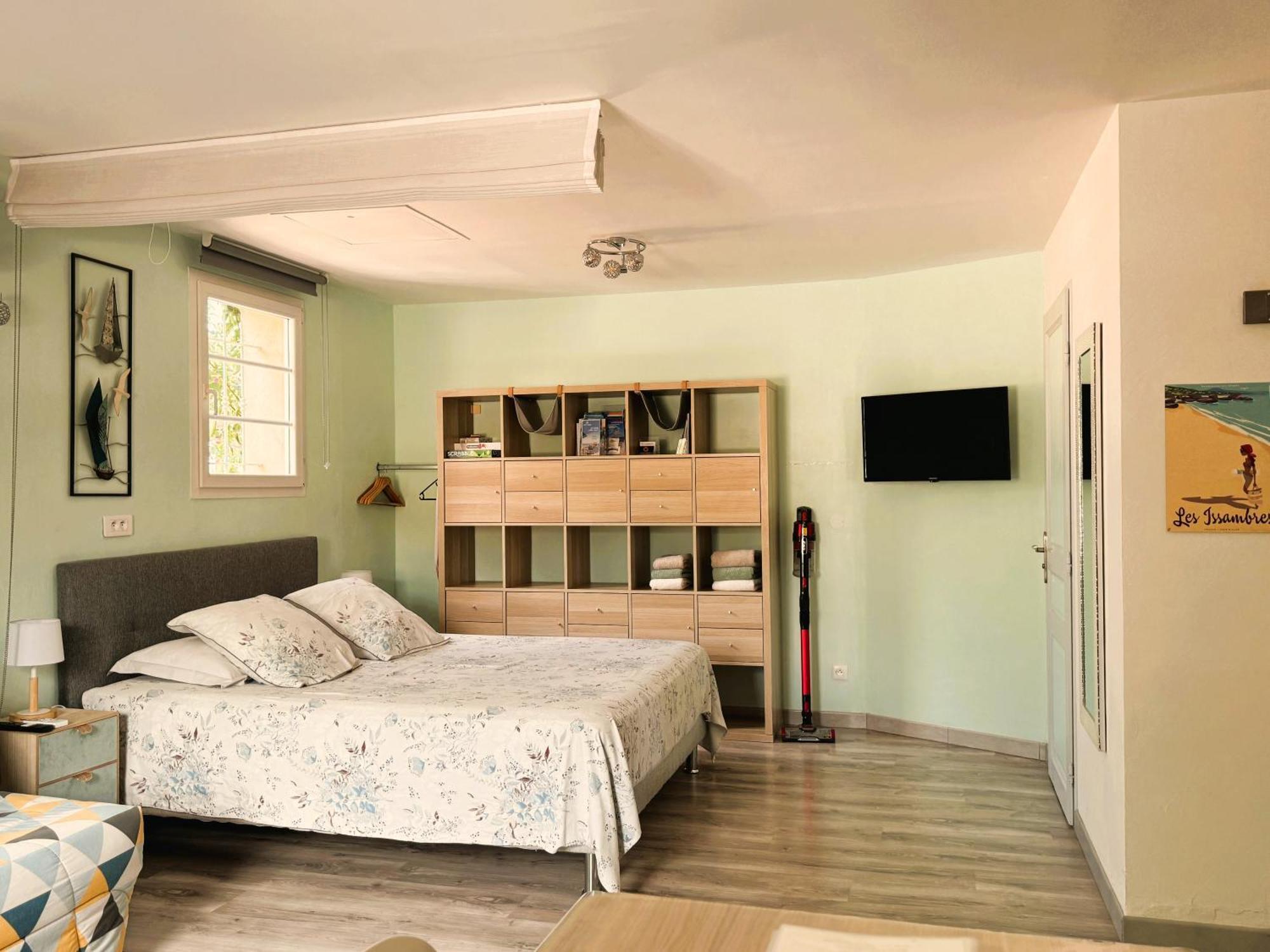 2 Hebergements - 10 Couchages - Parking, Piscine, Jacuzzi - Convivialite Roquebrune-sur-Argens Exterior foto