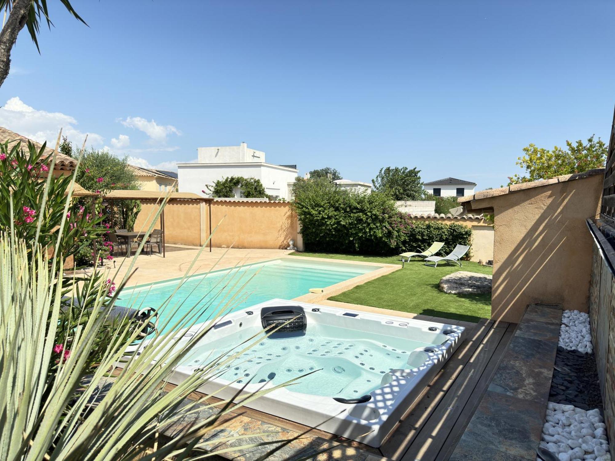 2 Hebergements - 10 Couchages - Parking, Piscine, Jacuzzi - Convivialite Roquebrune-sur-Argens Exterior foto